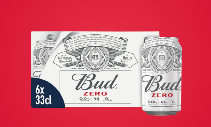 Bud Zero sixpack op rode achtergrond